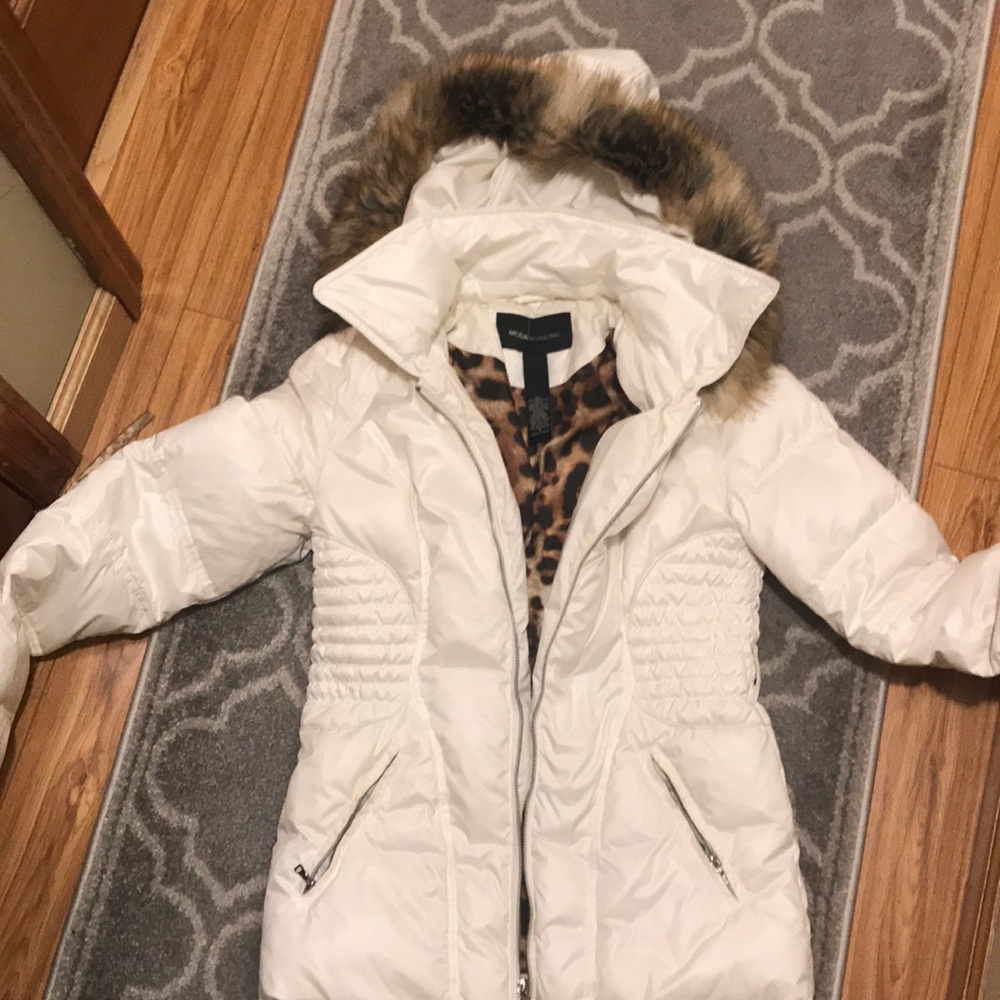 White hooded  women’s coat
